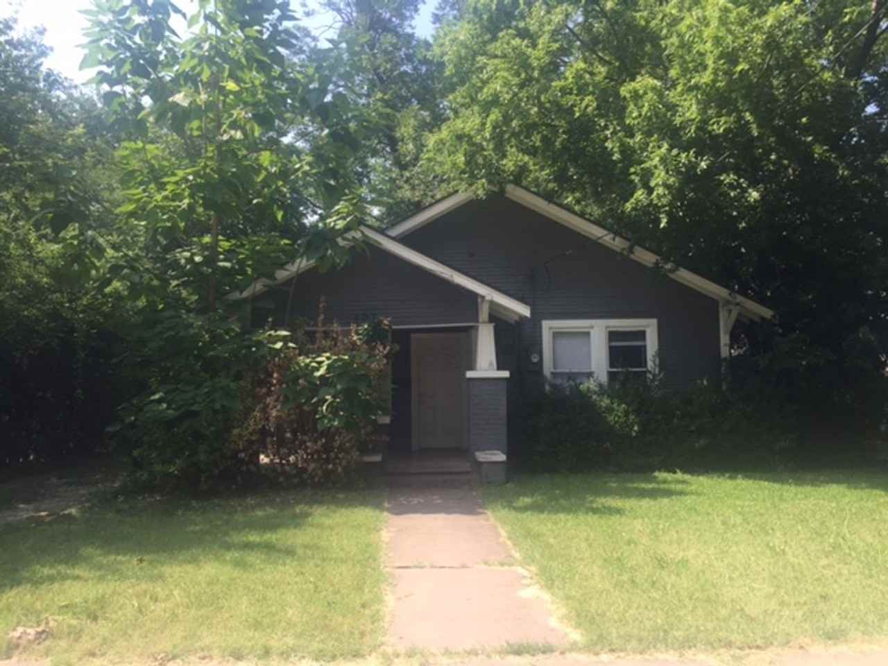 407 Egan St - Photo 4 of 10