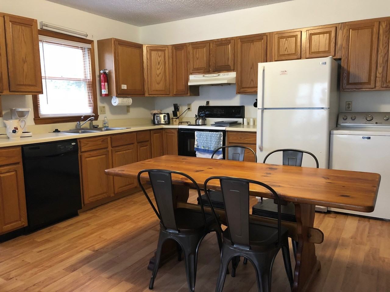 341 341 Yale Rd - Photo 5 of 28