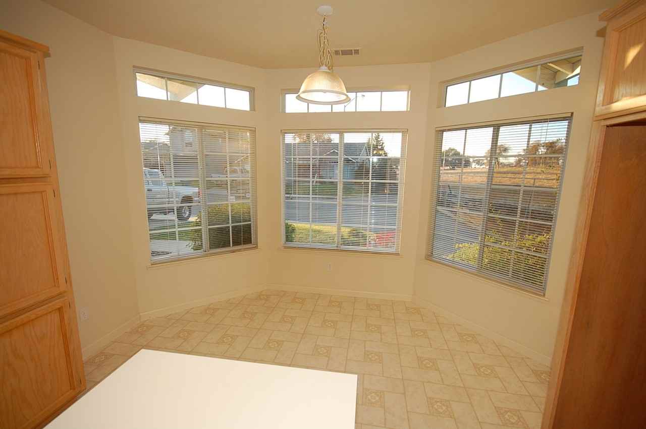 120 Cottage Pl - Photo 3 of 12