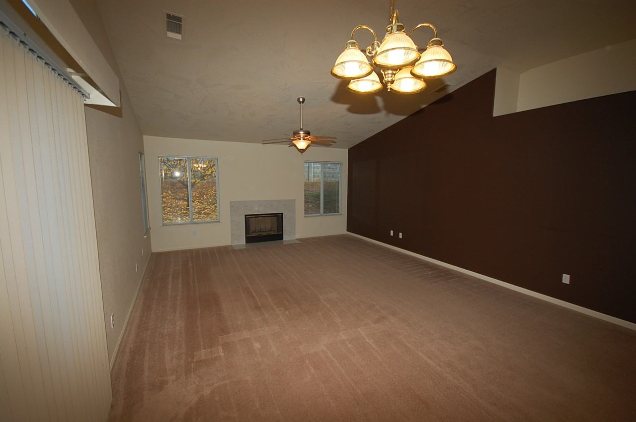 120 Cottage Pl - Photo 4 of 12