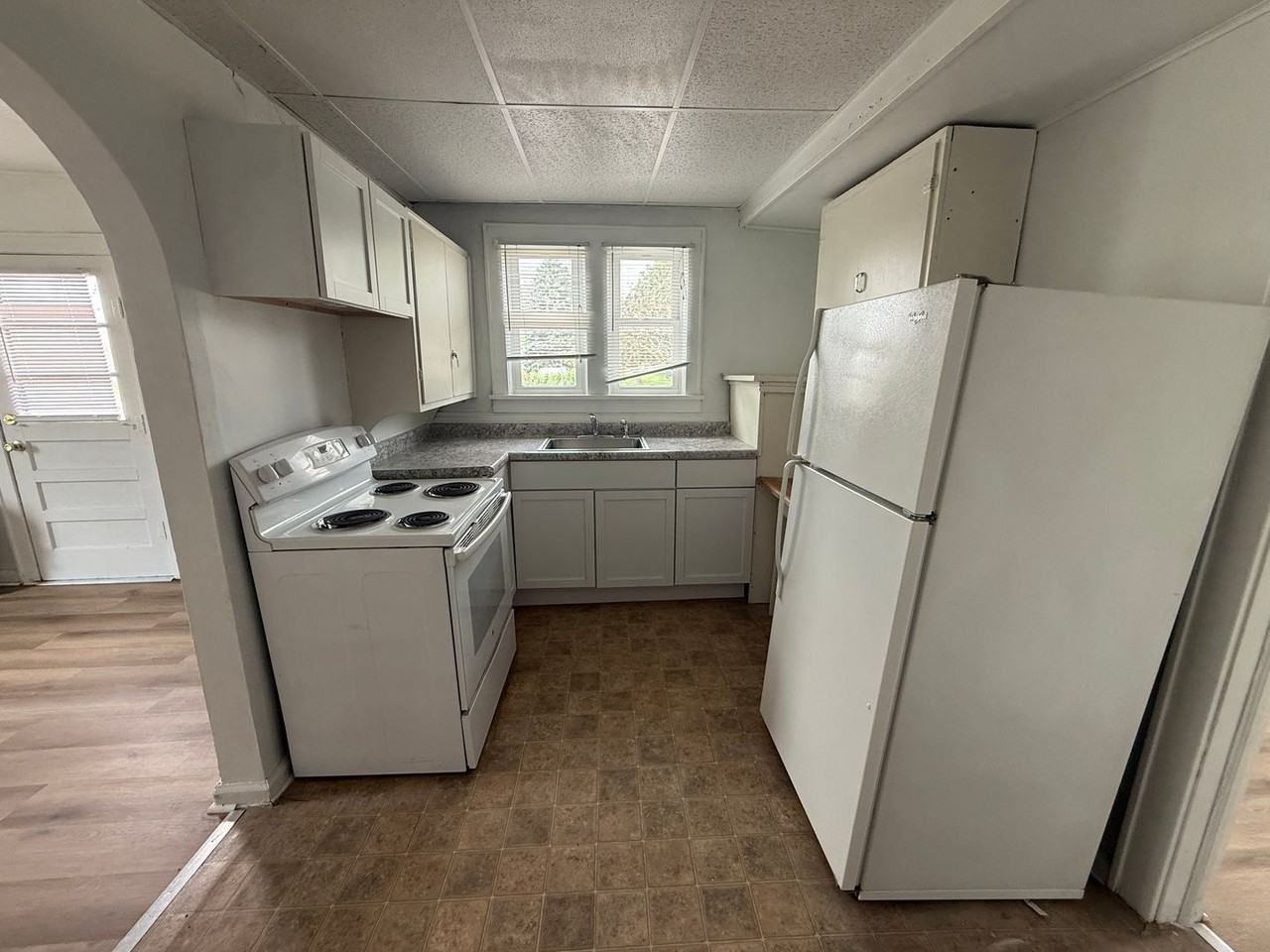 100 S College Ave - Photo 2 of 7