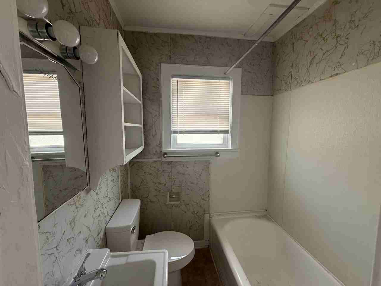 100 S College Ave - Photo 5 of 7