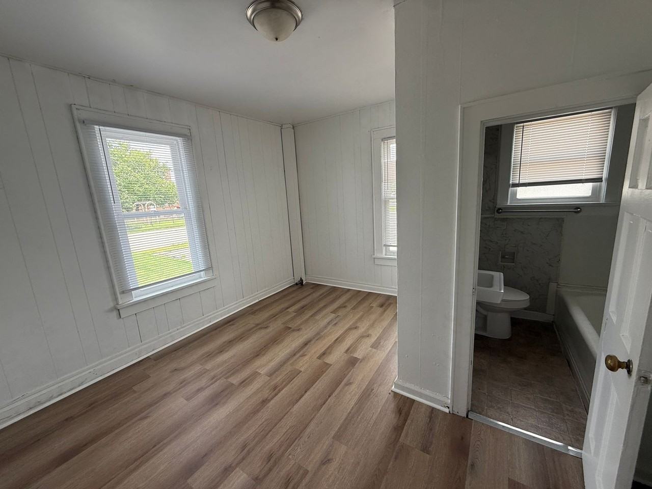 100 S College Ave - Photo 6 of 7