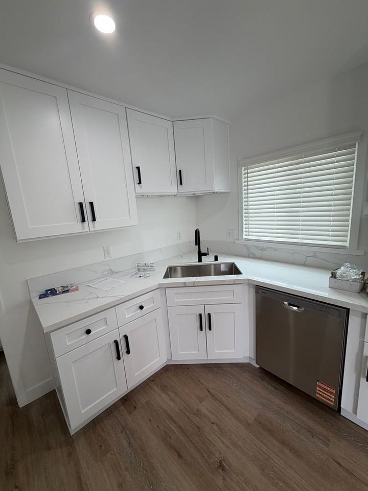 4913 Cahuenga Blvd - Photo 2 of 28