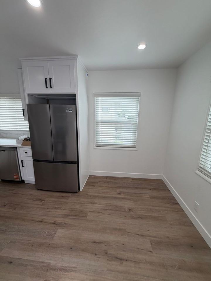 4913 Cahuenga Blvd - Photo 3 of 28