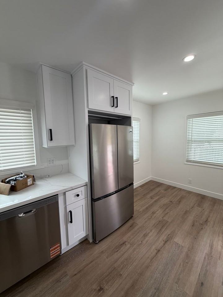 4913 Cahuenga Blvd - Photo 4 of 28