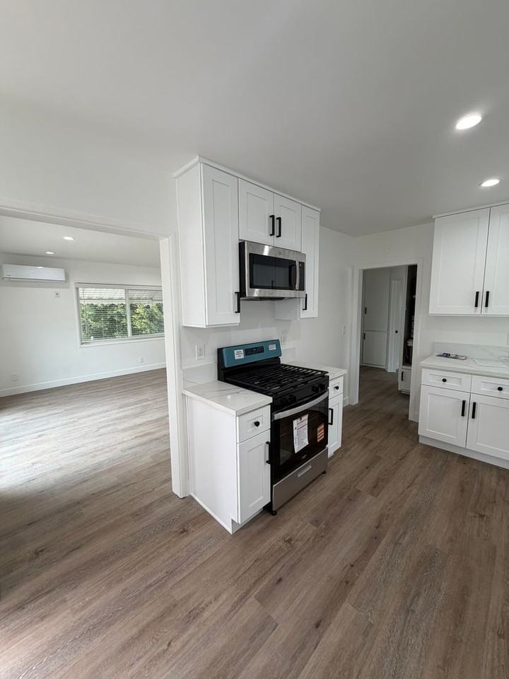 4913 Cahuenga Blvd - Photo 6 of 28