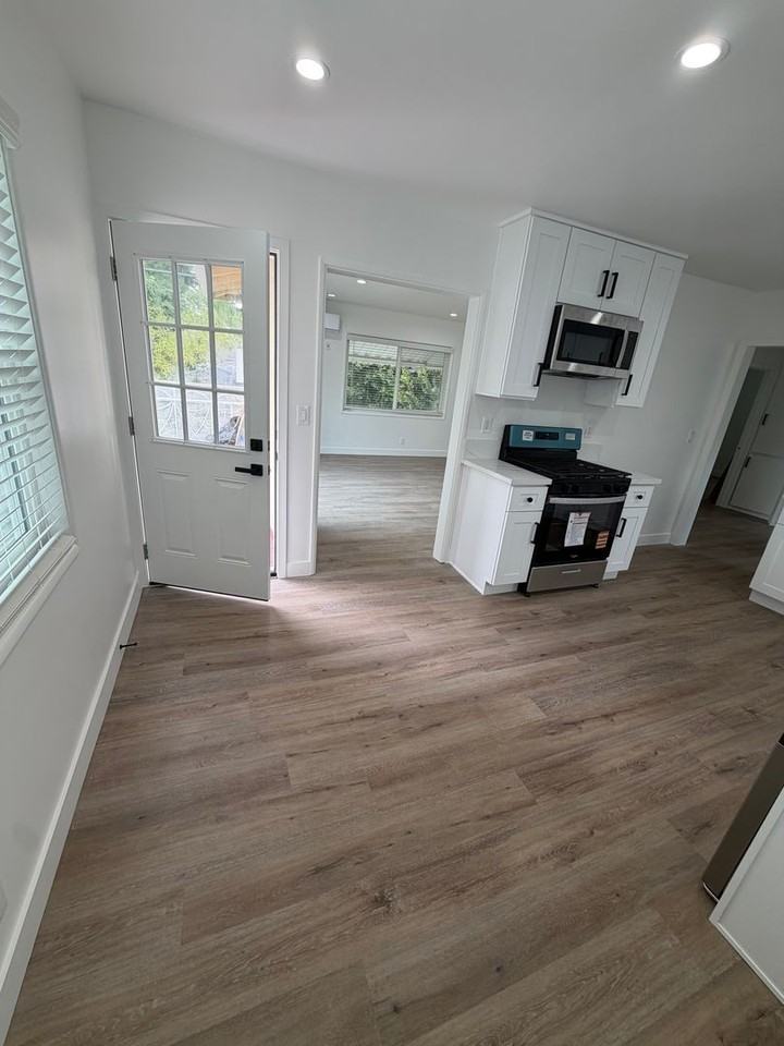 4913 Cahuenga Blvd - Photo 7 of 28