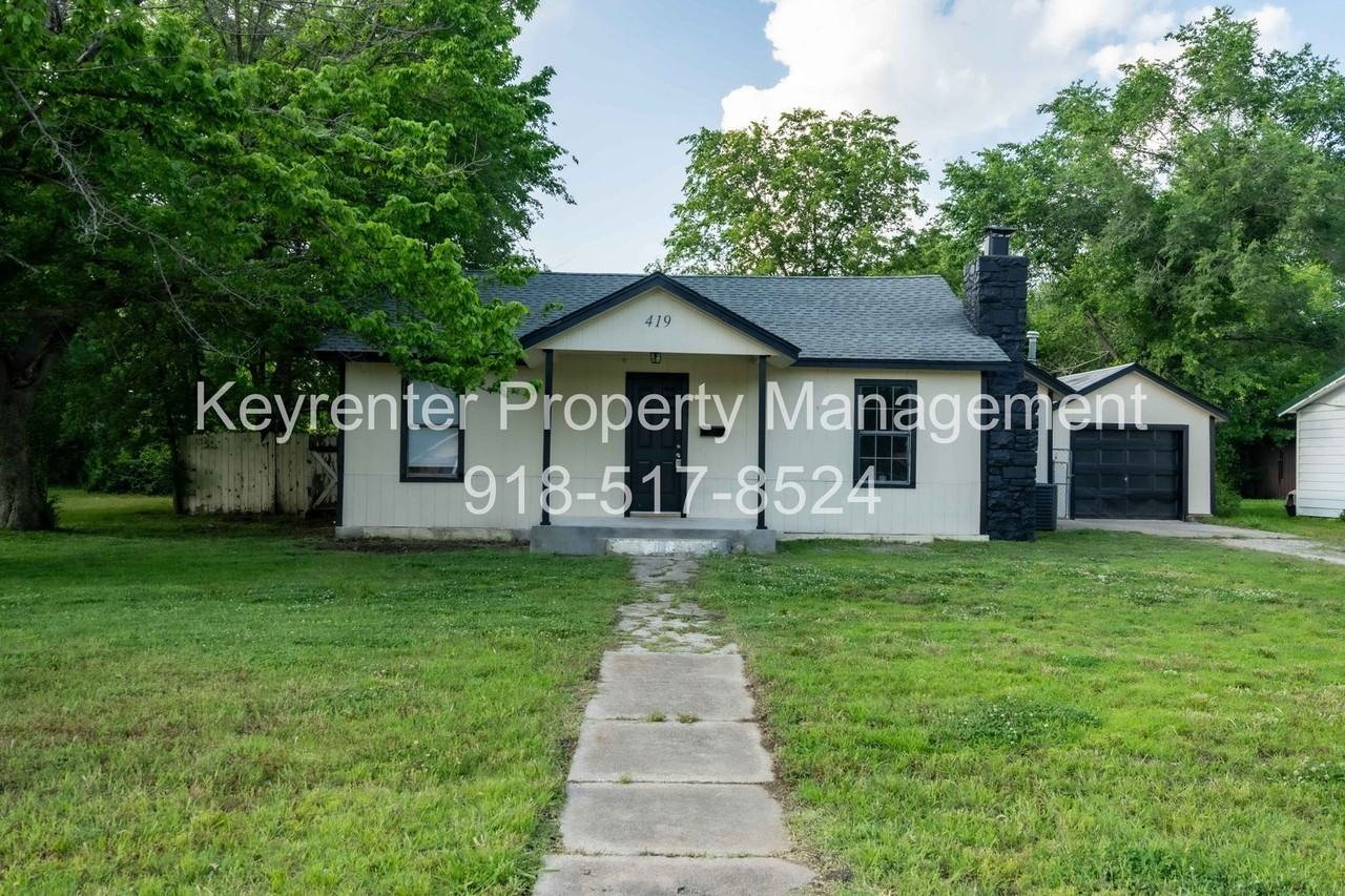 419 E Pine St - Photo 2 of 16