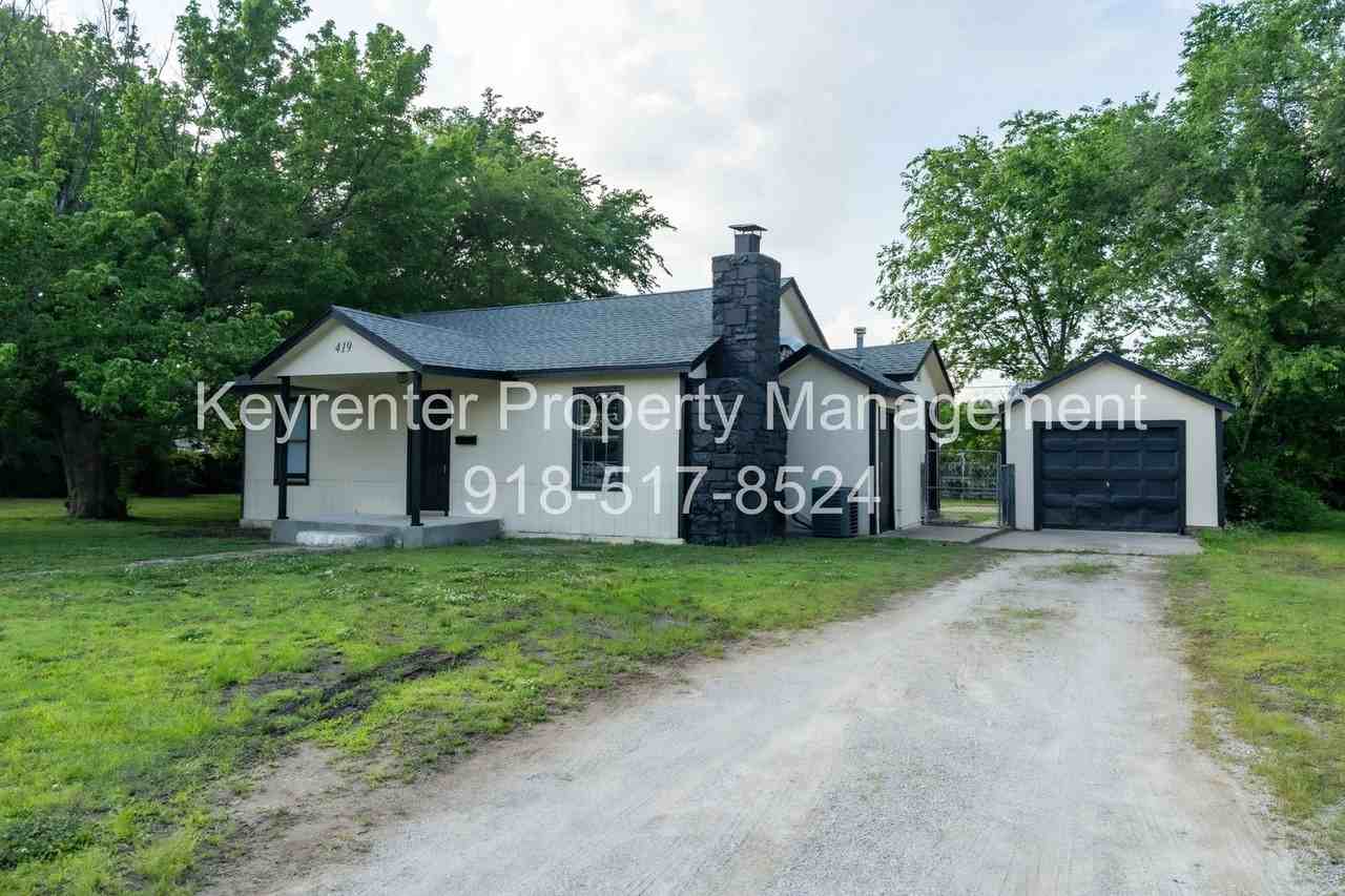 419 E Pine St - Photo 3 of 16