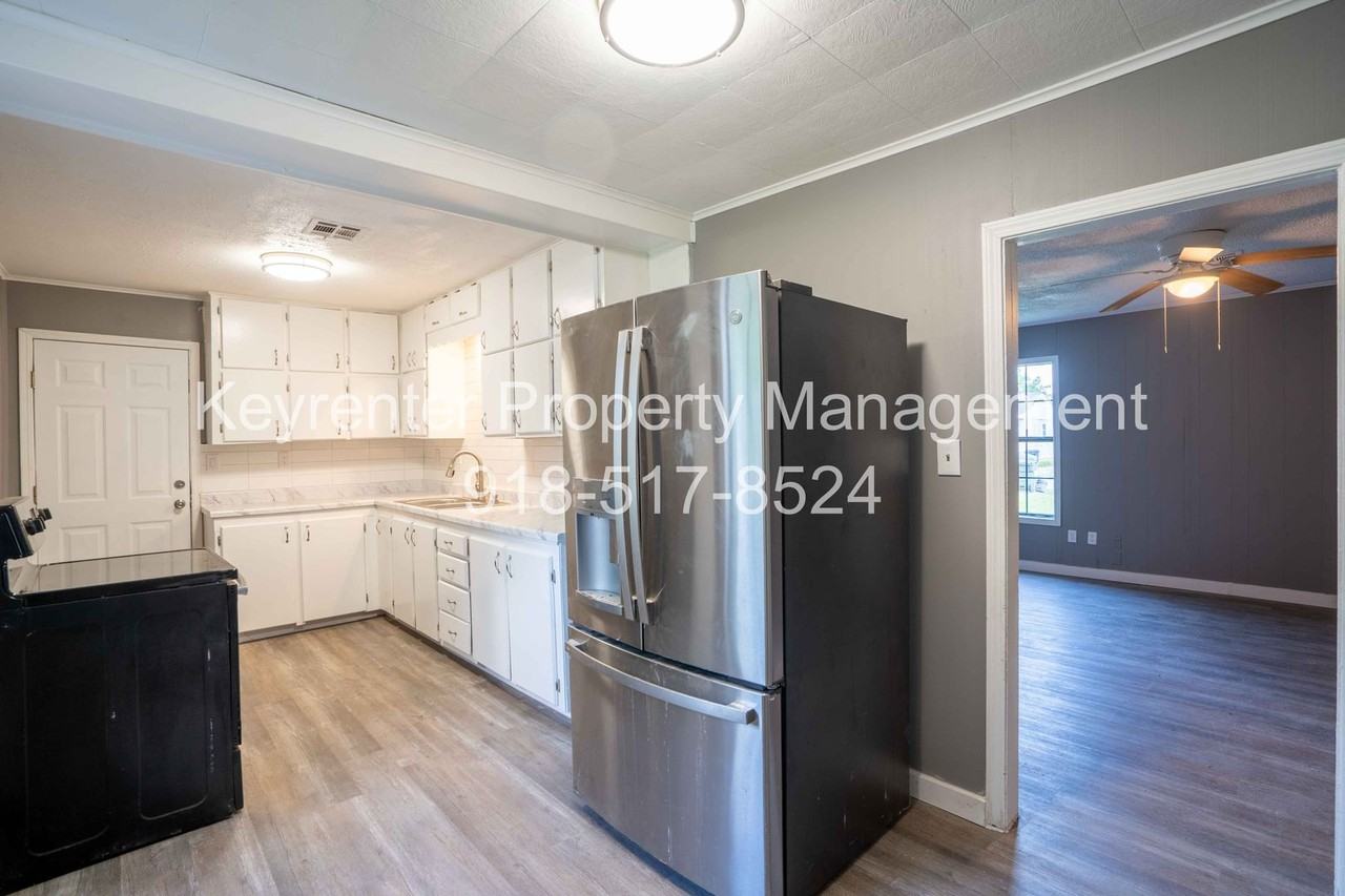 419 E Pine St - Photo 4 of 16