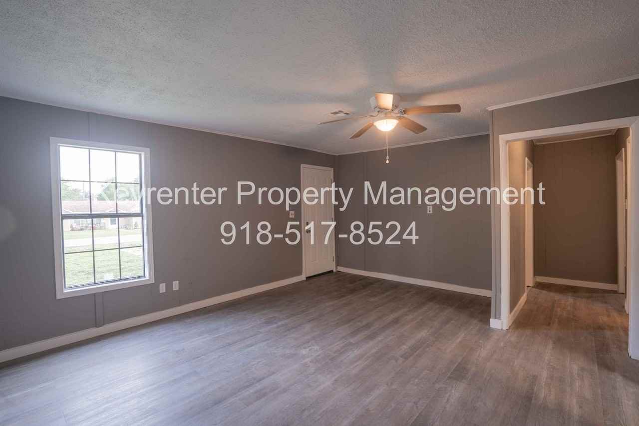 419 E Pine St - Photo 5 of 16