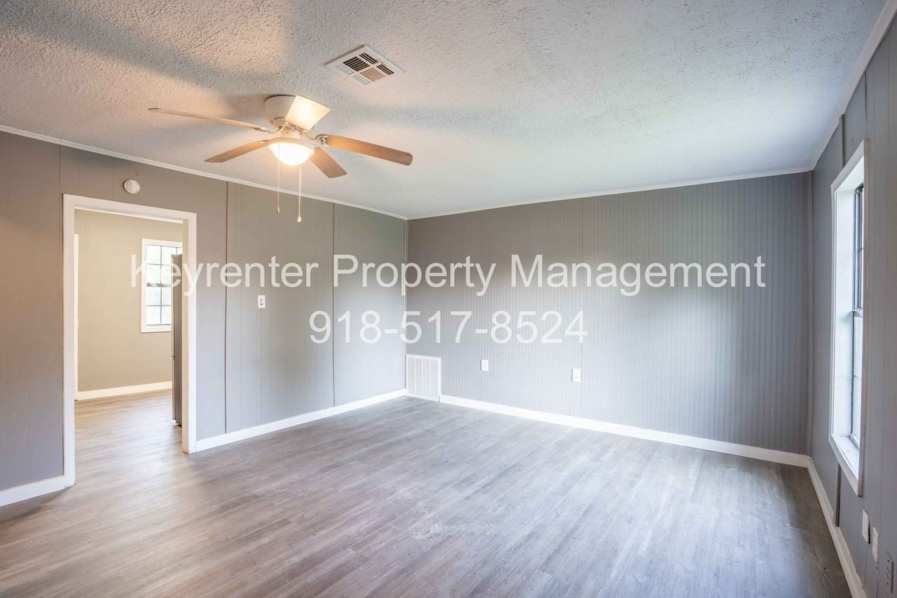 419 E Pine St - Photo 6 of 16