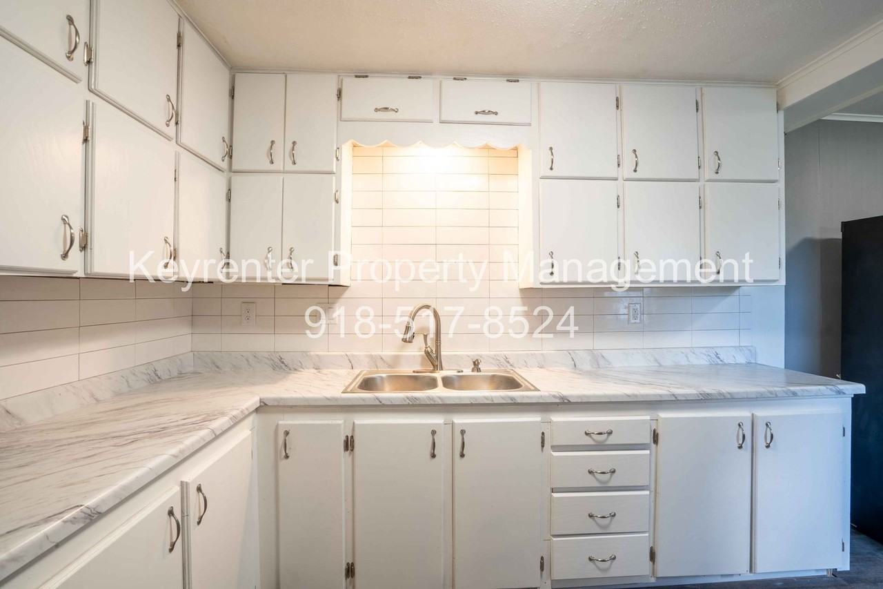 419 E Pine St - Photo 7 of 16