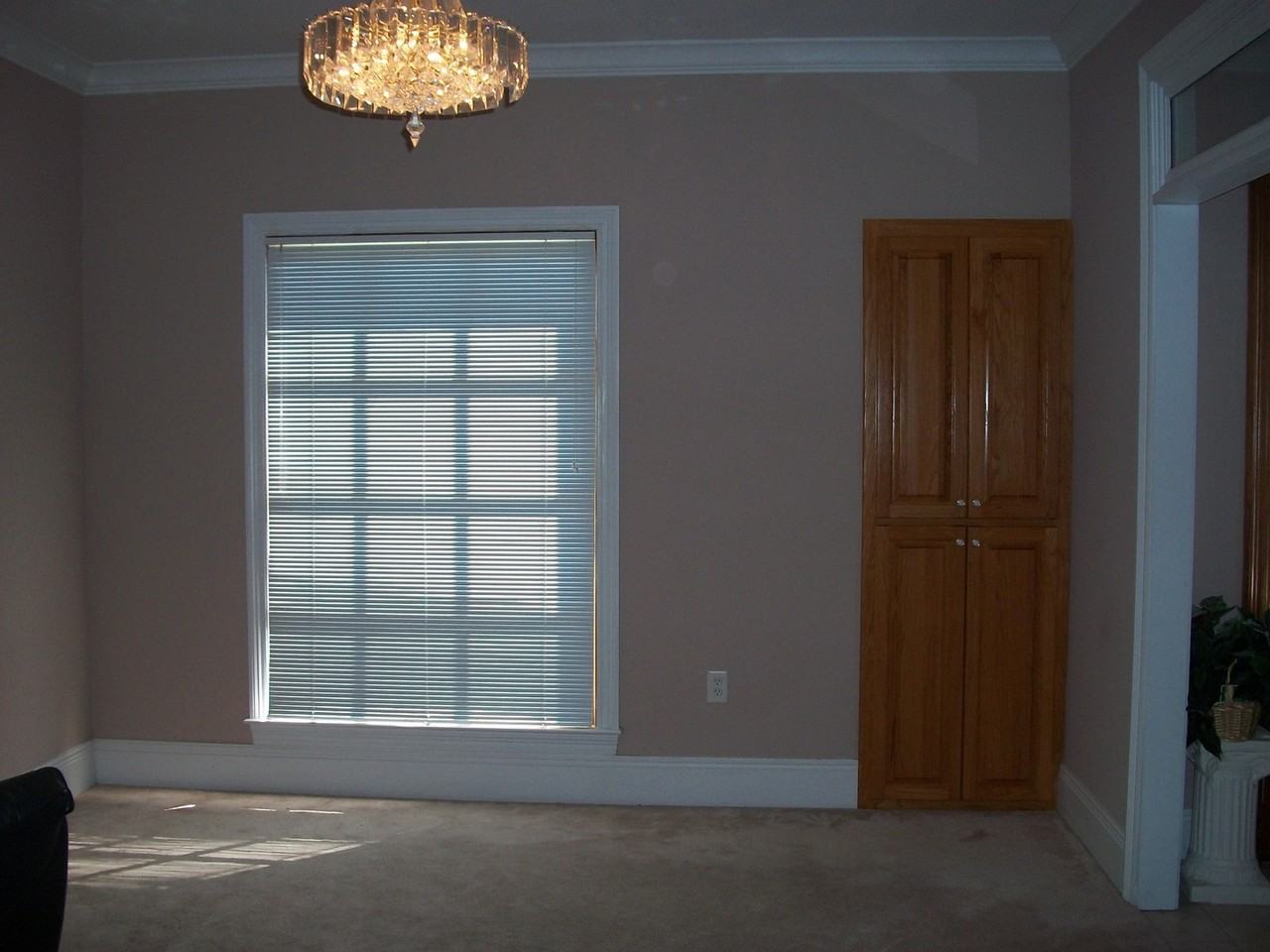 5535 Greenshire Ave - Photo 4 of 29