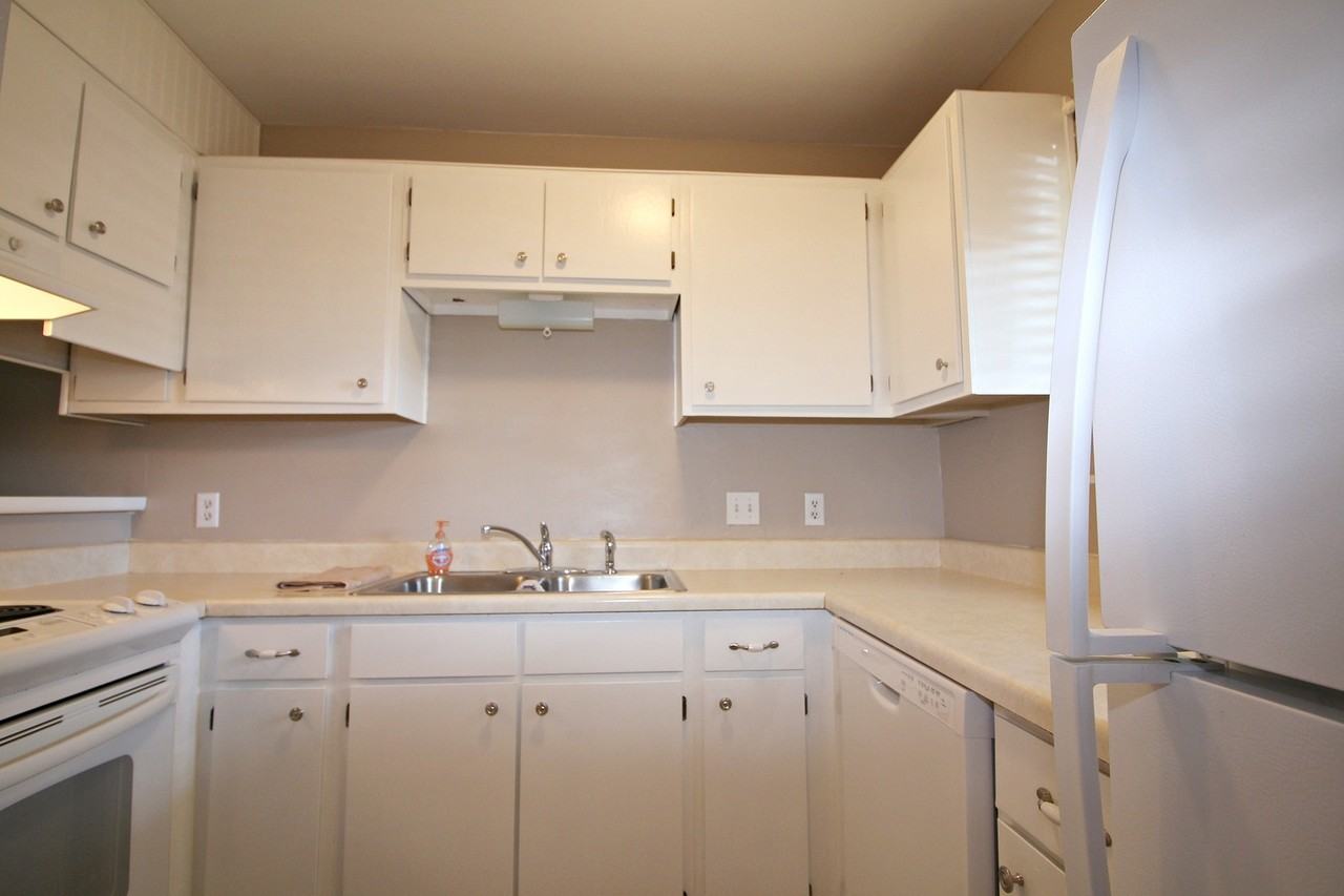 115 Hughes St Ne #7 - Photo 3 of 12
