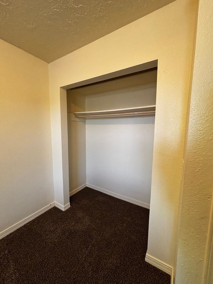 1341 N Harrison Ave - Photo 5 of 10