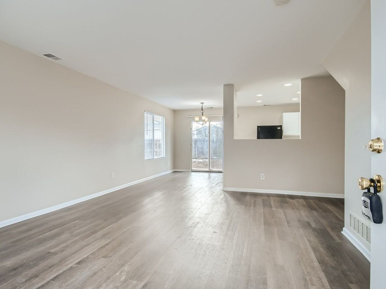 5110 E 100th Dr - Photo 4 of 11