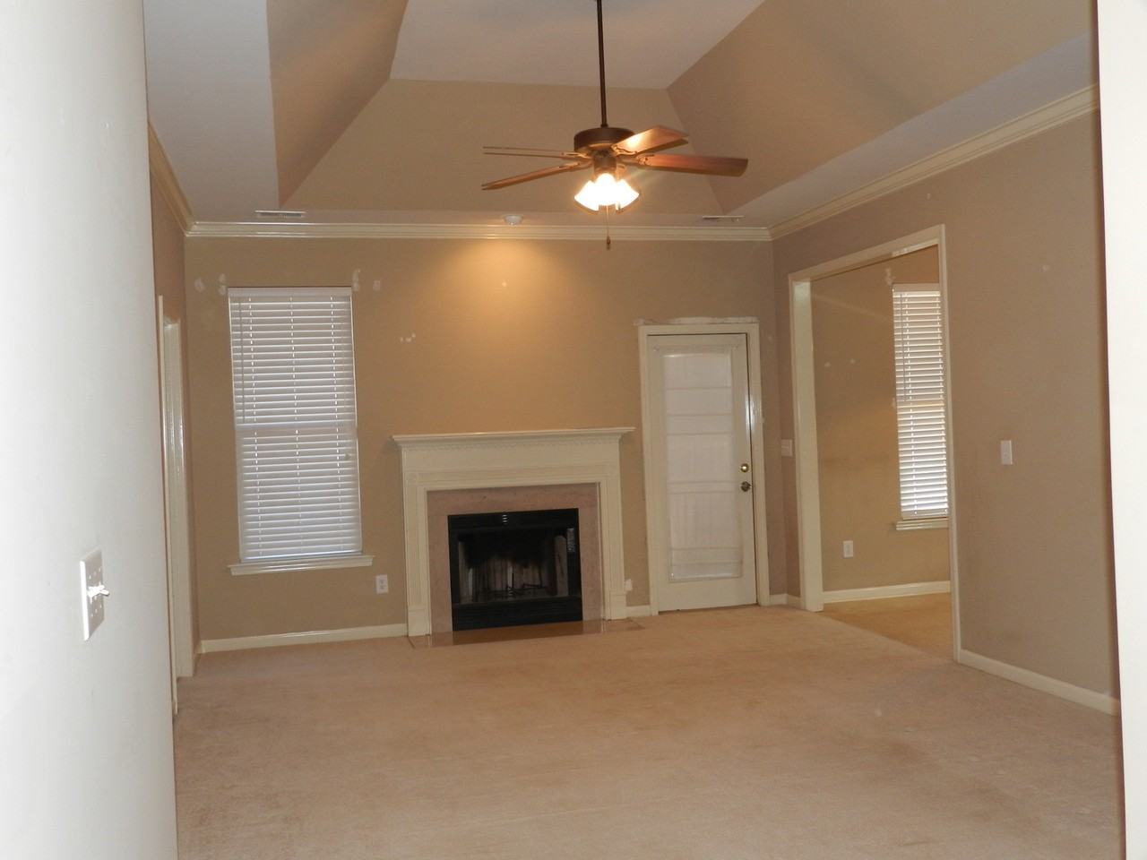 825 Barkley Dr - Photo 2 of 7
