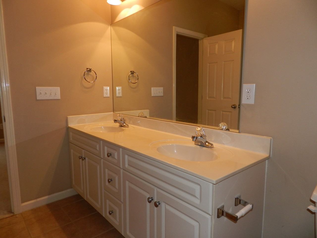 825 Barkley Dr - Photo 5 of 7