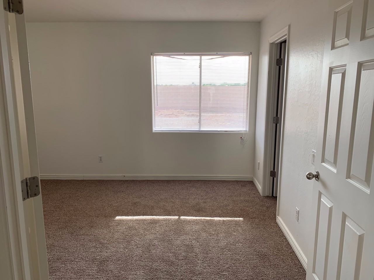 43589 W Cowpath Rd - Photo 3 of 25