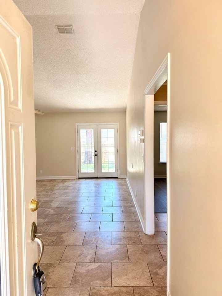 108 Almond Cir - Photo 2 of 15