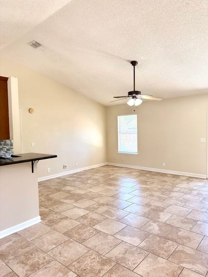 108 Almond Cir - Photo 3 of 15