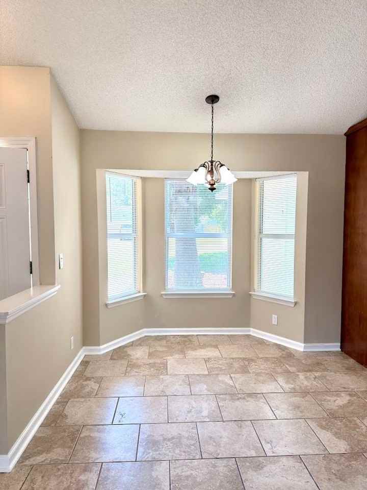 108 Almond Cir - Photo 4 of 15
