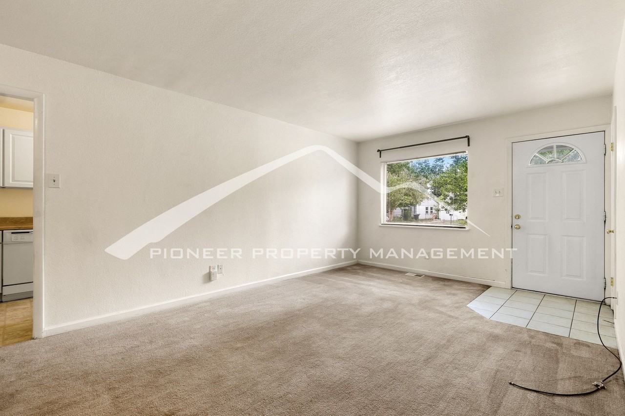 3273 S Forest St - Photo 3 of 11