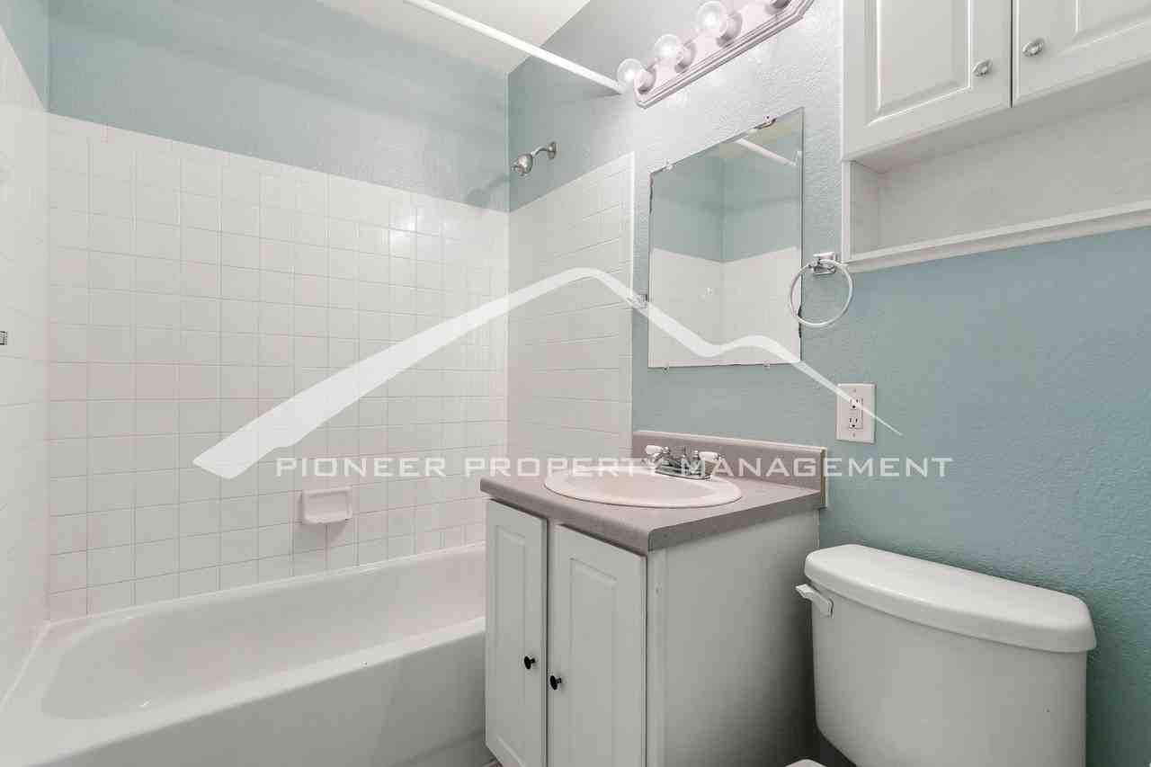 3273 S Forest St - Photo 7 of 11