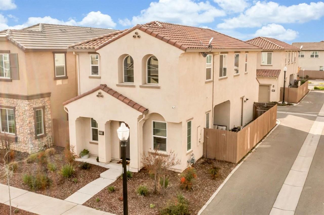 4355 Adriatic Sea Way - Photo 3 of 32