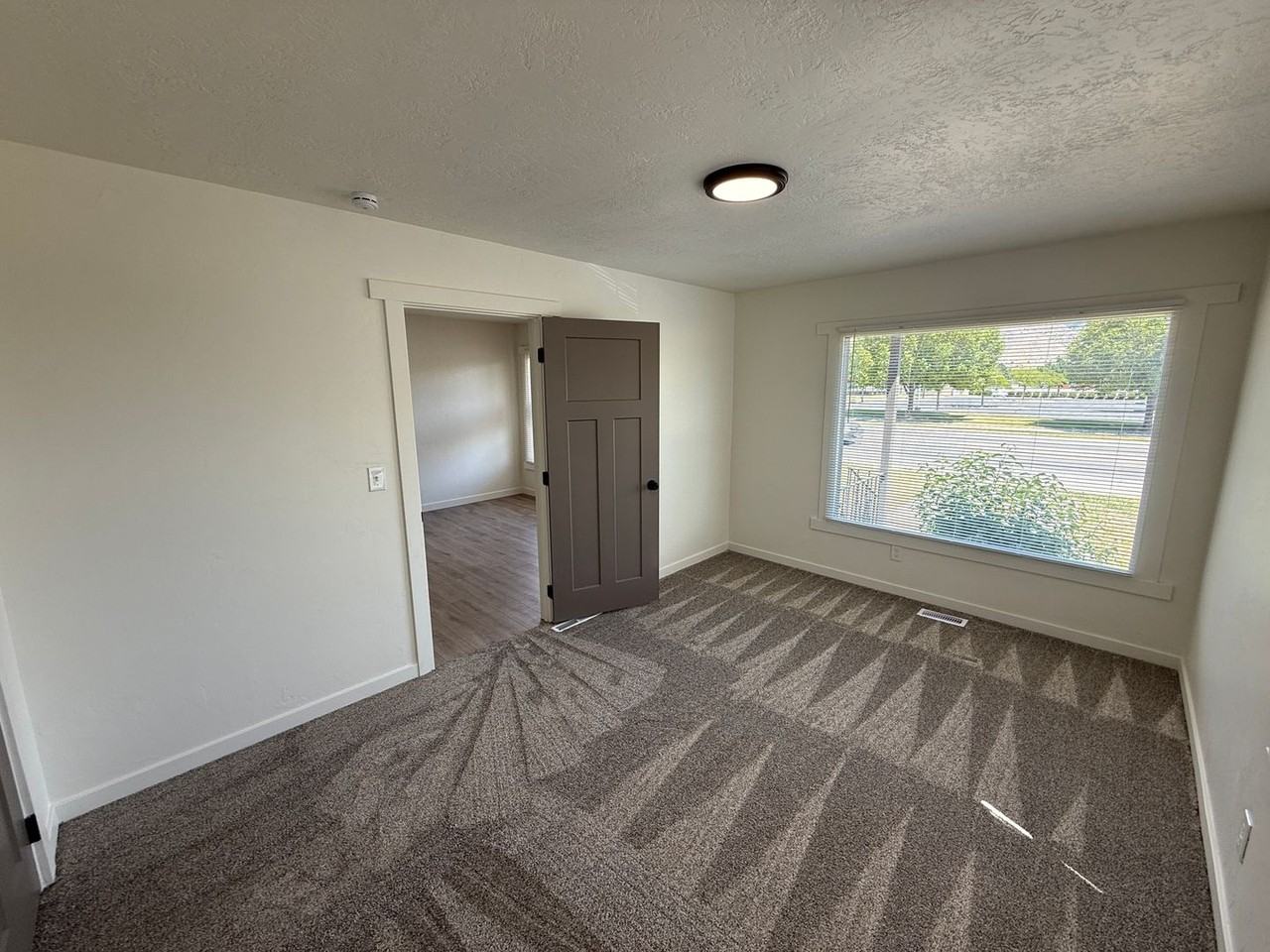 816 S 500 W - Photo 5 of 20