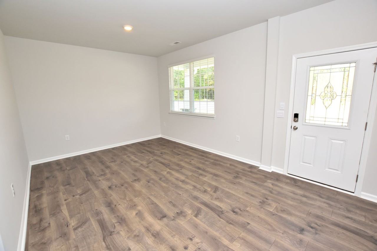 468 Rosemount - Photo 3 of 22