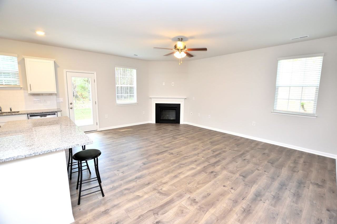 468 Rosemount - Photo 4 of 22