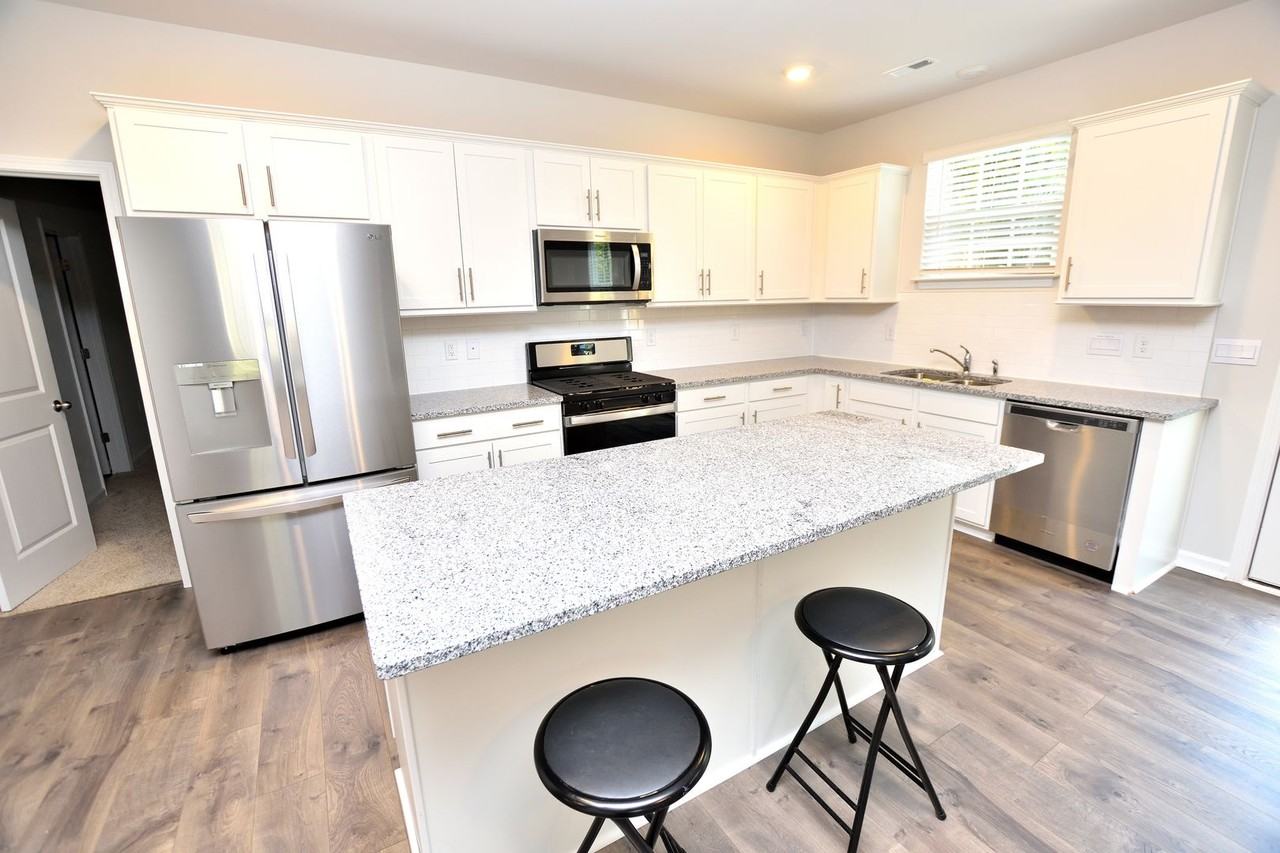 468 Rosemount - Photo 6 of 22