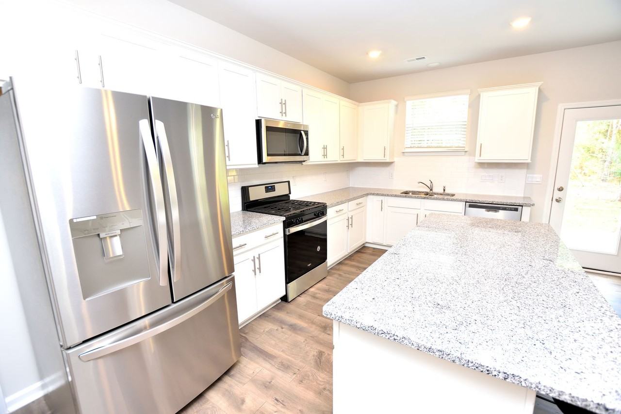 468 Rosemount - Photo 7 of 22