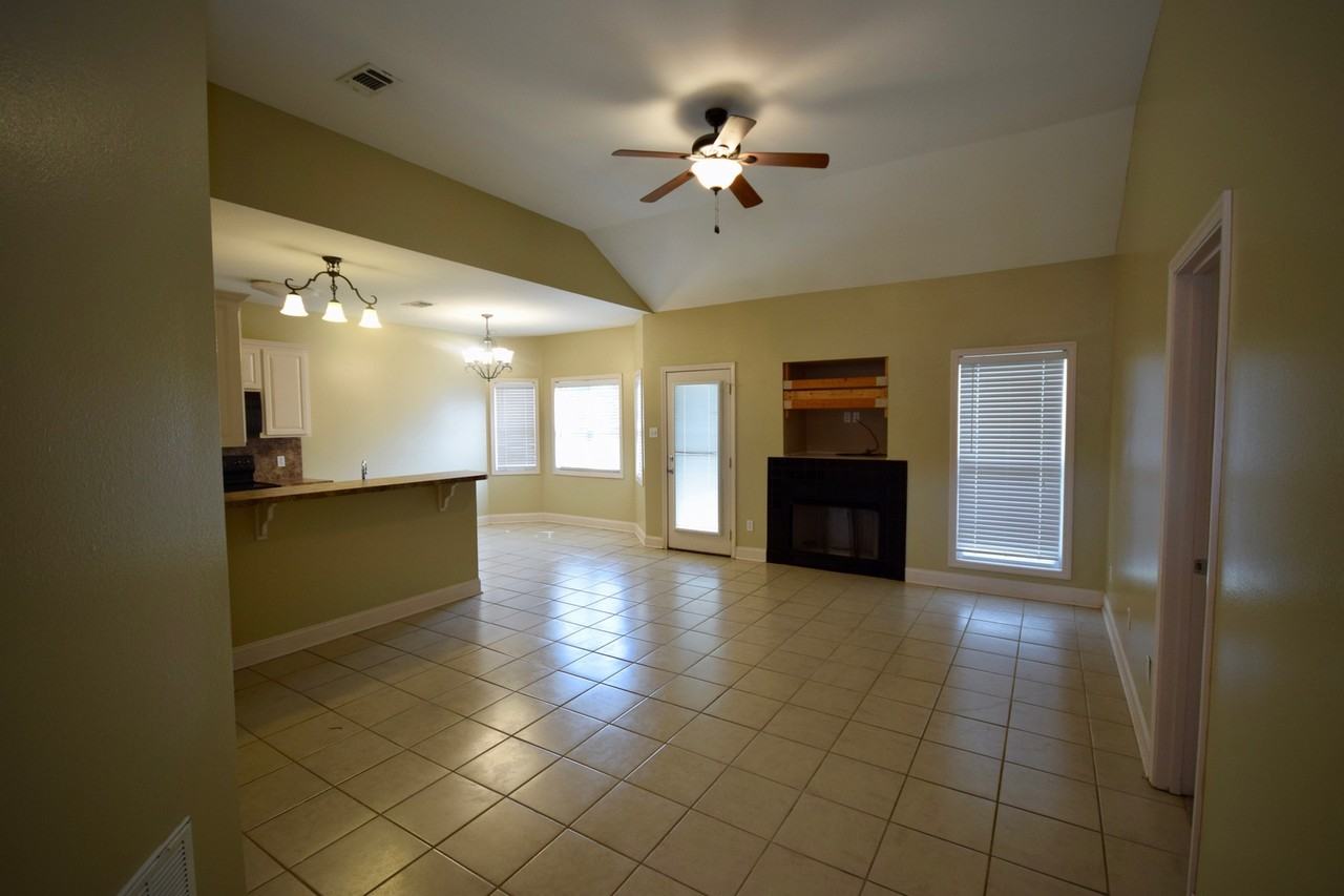 2306 Desiree St - Photo 2 of 18