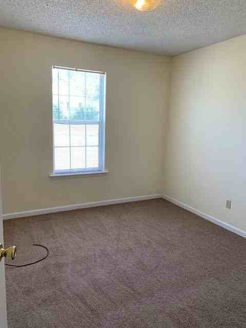 4184 Hamilton Cir - Photo 5 of 10