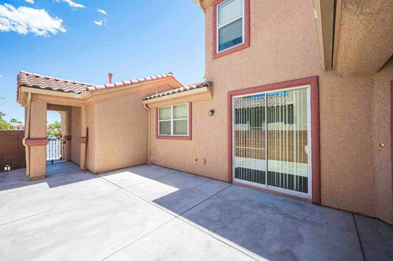 8967 Ellenbrook St - Photo 2 of 45