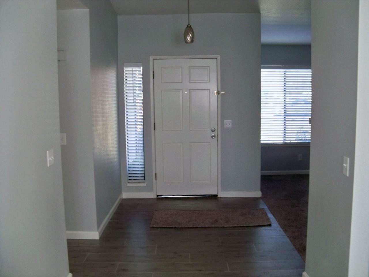 2712 Peek Ct - Photo 2 of 10
