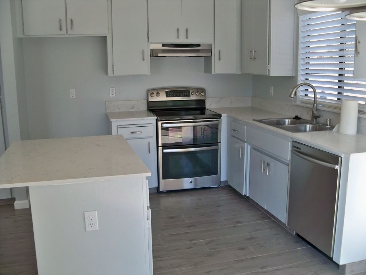 2712 Peek Ct - Photo 4 of 10