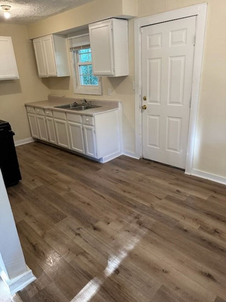 1004 Rigdon Rd - Photo 4 of 6