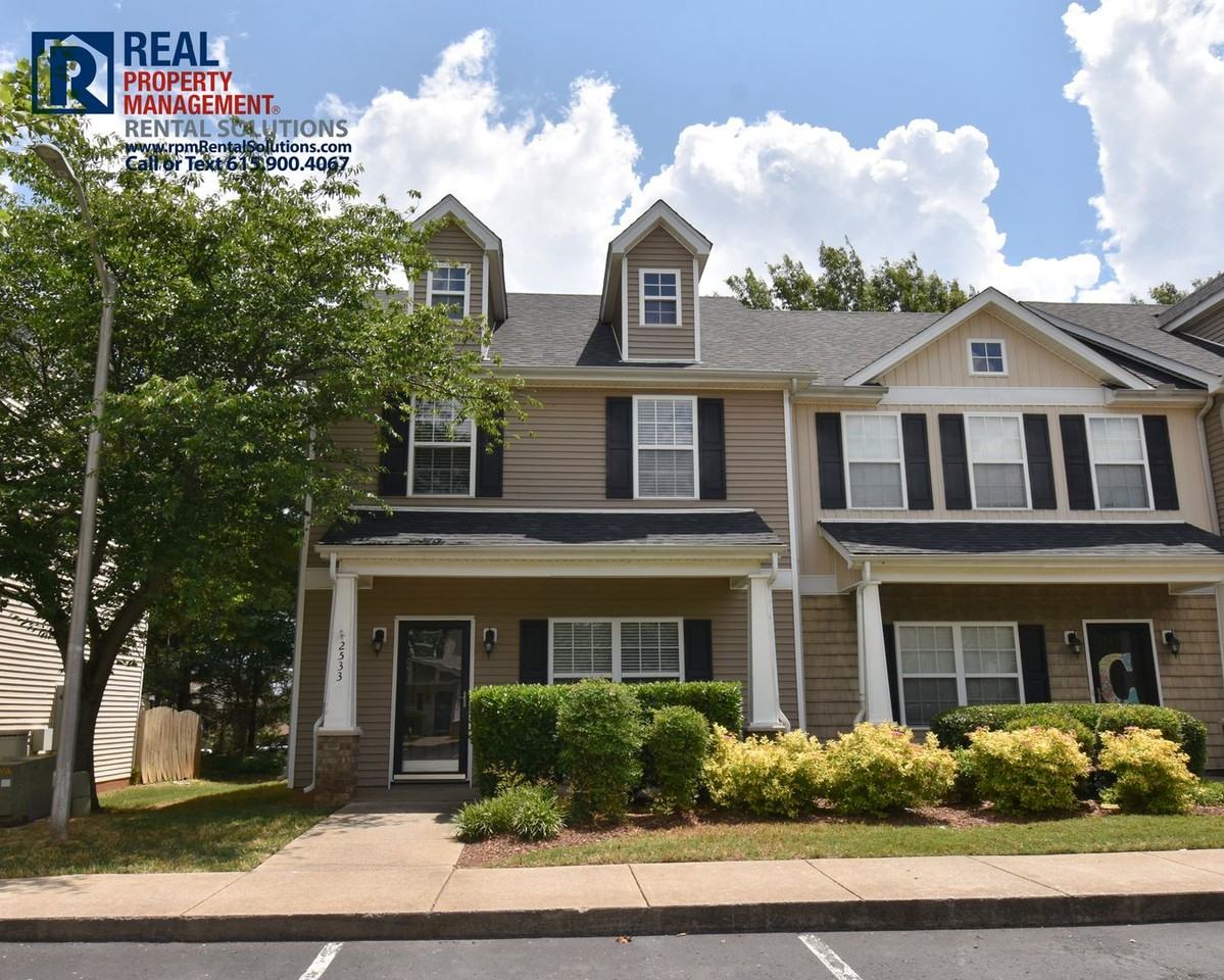 2533 New Holland Cir - Photo 3 of 22