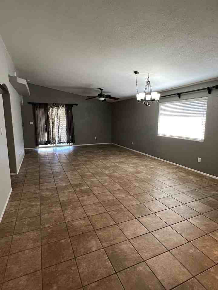 6565 E 33rd Ln - Photo 3 of 26