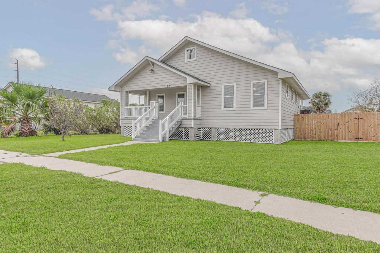 623 32nd St - Photo 2 of 24