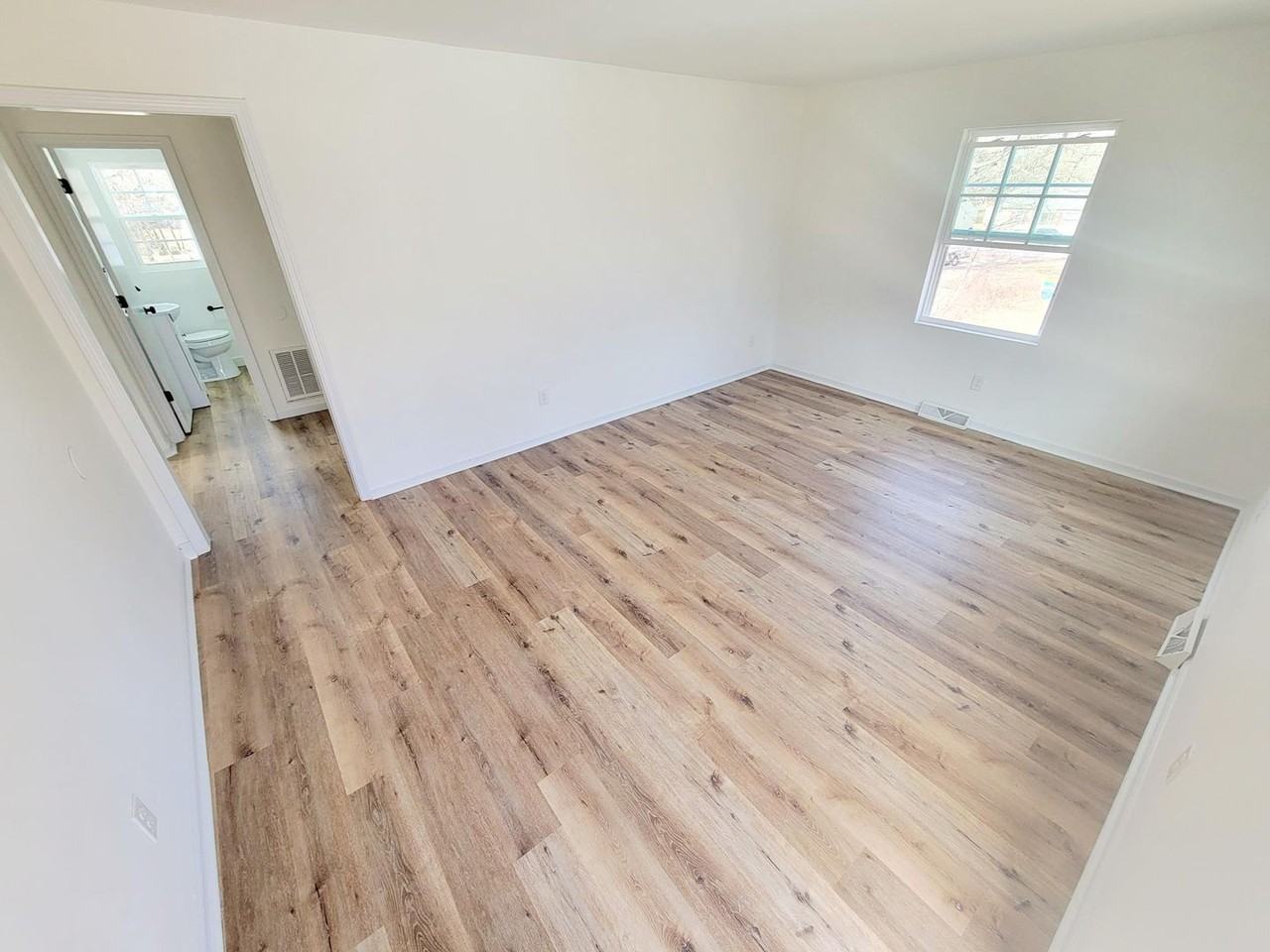 709 Maryland Ave - Photo 7 of 8