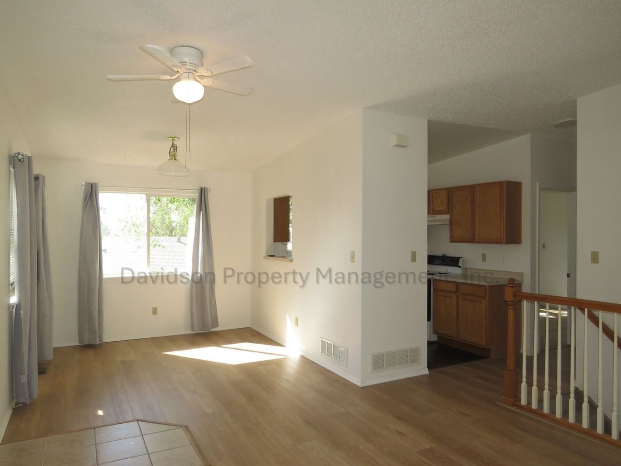 2125 W Platte Ave - Photo 3 of 11