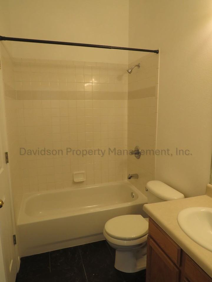 2125 W Platte Ave - Photo 7 of 11
