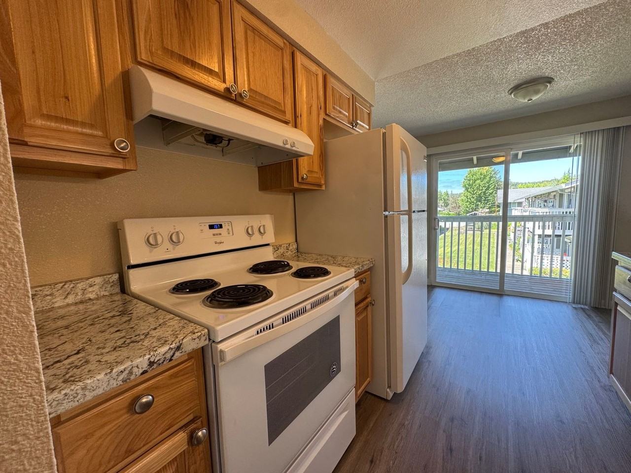 885 Ne Sunset St #6 - Photo 4 of 16