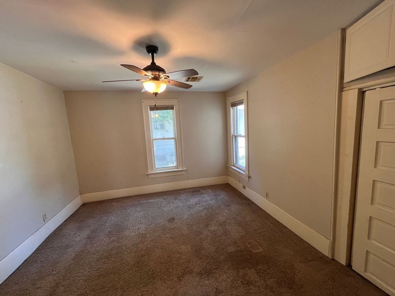 831 S Elizabeth St - Photo 4 of 11